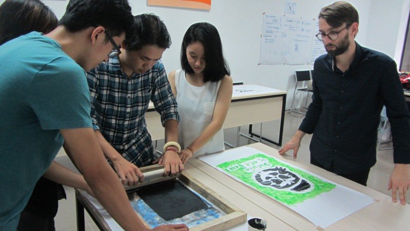 GRAPHIC DESIGN DEMONSTRATES SCREEN PRINTING TECHNIQUES0.25590244712968224