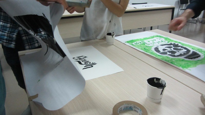 GRAPHIC DESIGN DEMONSTRATES SCREEN PRINTING TECHNIQUES0.3542262630212393
